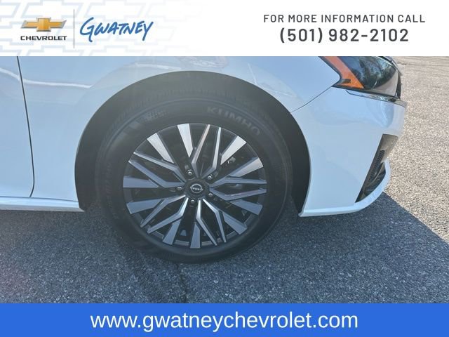 Used 2025 Nissan Altima 2.5 SV FWD image 12