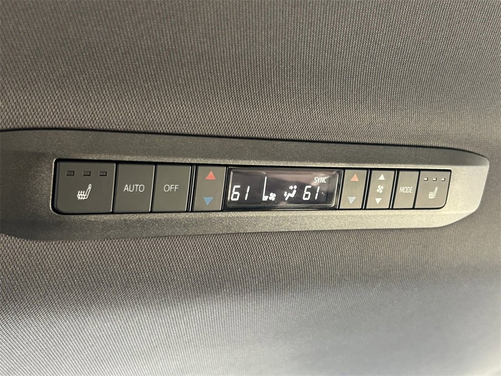 Used 2023 Toyota Sienna Platinum image 23