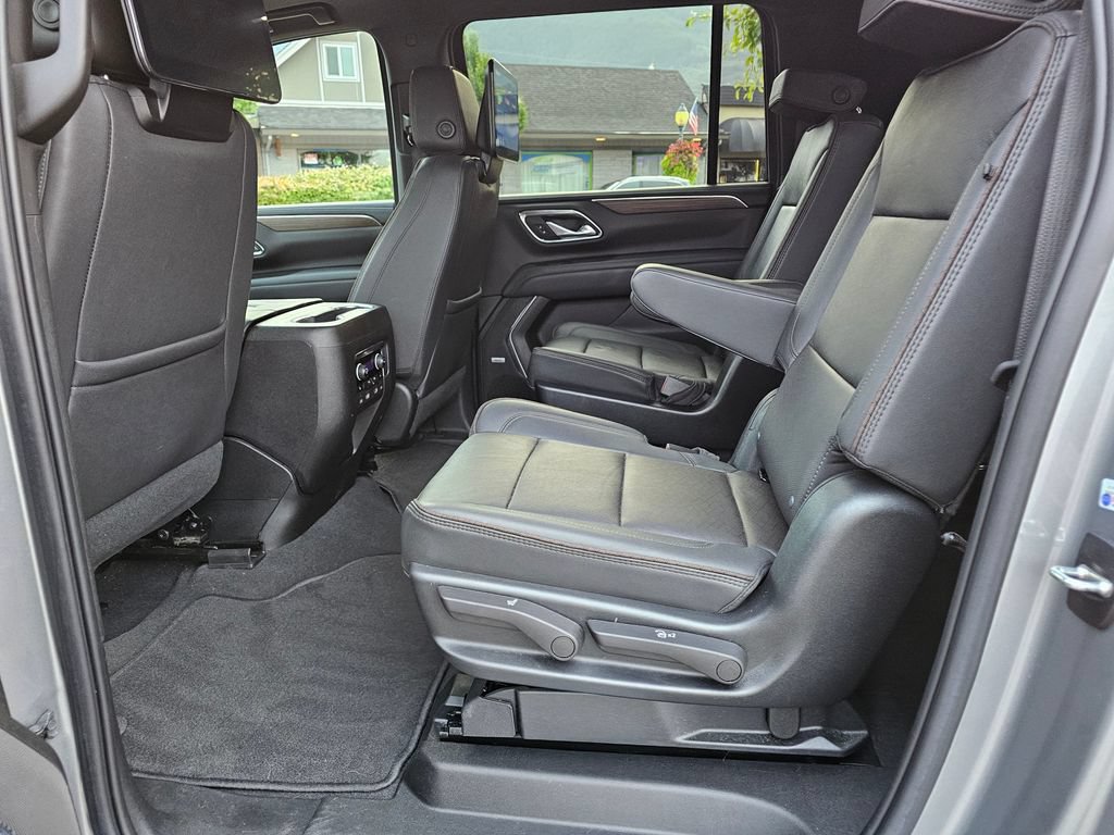 Used 2023 Chevrolet Suburban High Country w/ Premium Package 2 AWD/4WD image 21