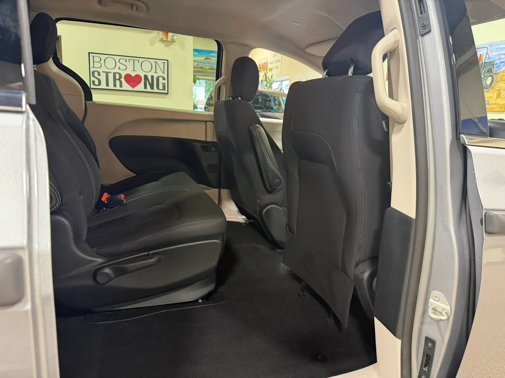 Used 2021 Chrysler Voyager L FWD image 38