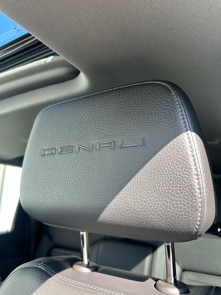 Used 2023 GMC Sierra 2500 Denali w/ Denali Ultimate Package AWD/4WD image 14