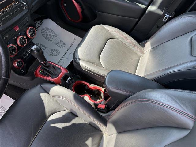 Used 2016 Jeep Renegade Trailhawk w/ Premium Trailhawk Package image 14