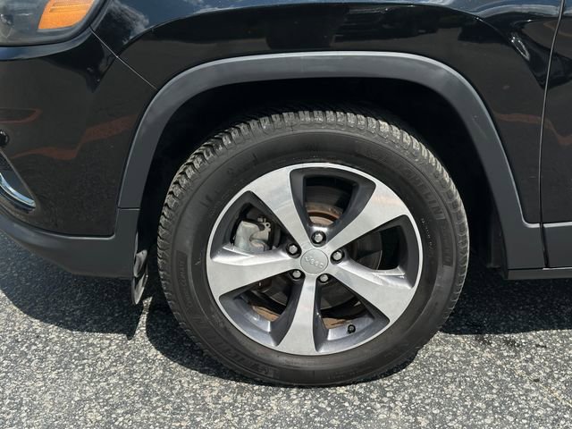 Used 2019 Jeep Cherokee Limited image 11