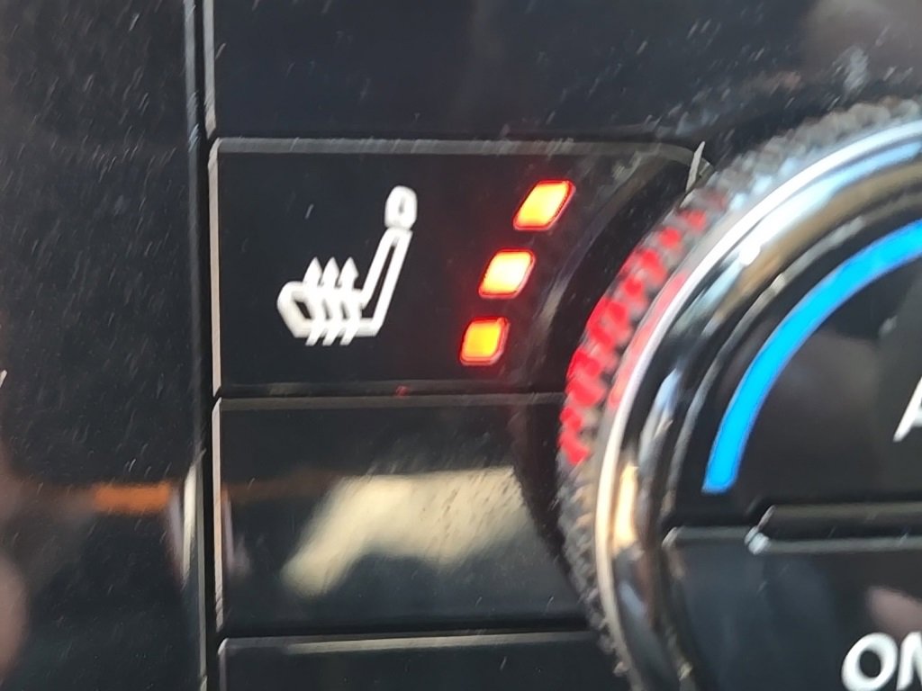 Used 2022 Nissan Pathfinder SV w/ SV Black Package image 21