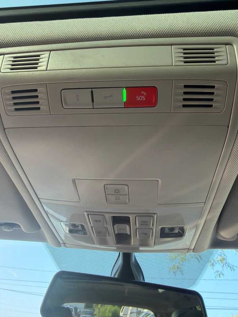 Used 2021 Volkswagen Tiguan SE w/ Panoramic Sunroof Package FWD image 28