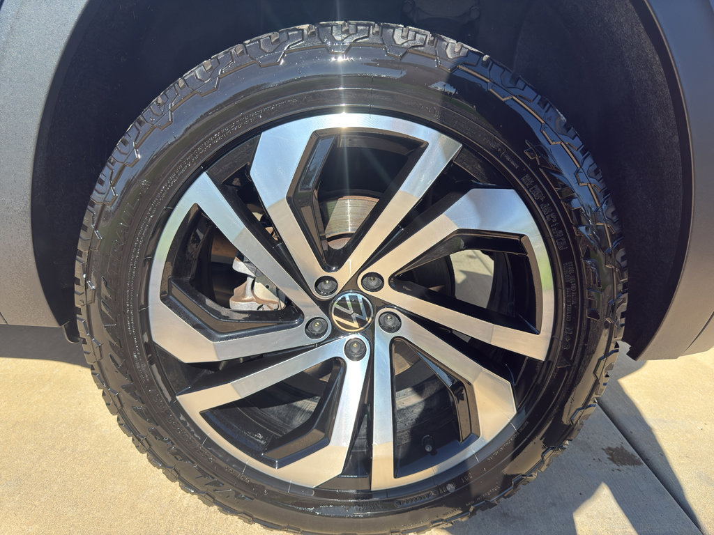 Used 2020 Volkswagen Atlas Cross Sport SEL Premium image 16