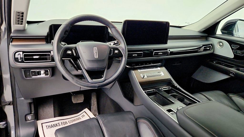 Used 2025 Lincoln Aviator Reserve w/ Equipment Group 201A image 12