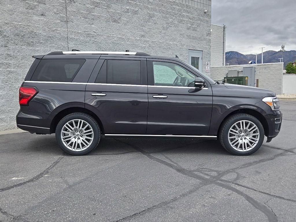 Used 2024 Ford Expedition Limited AWD/4WD image 2