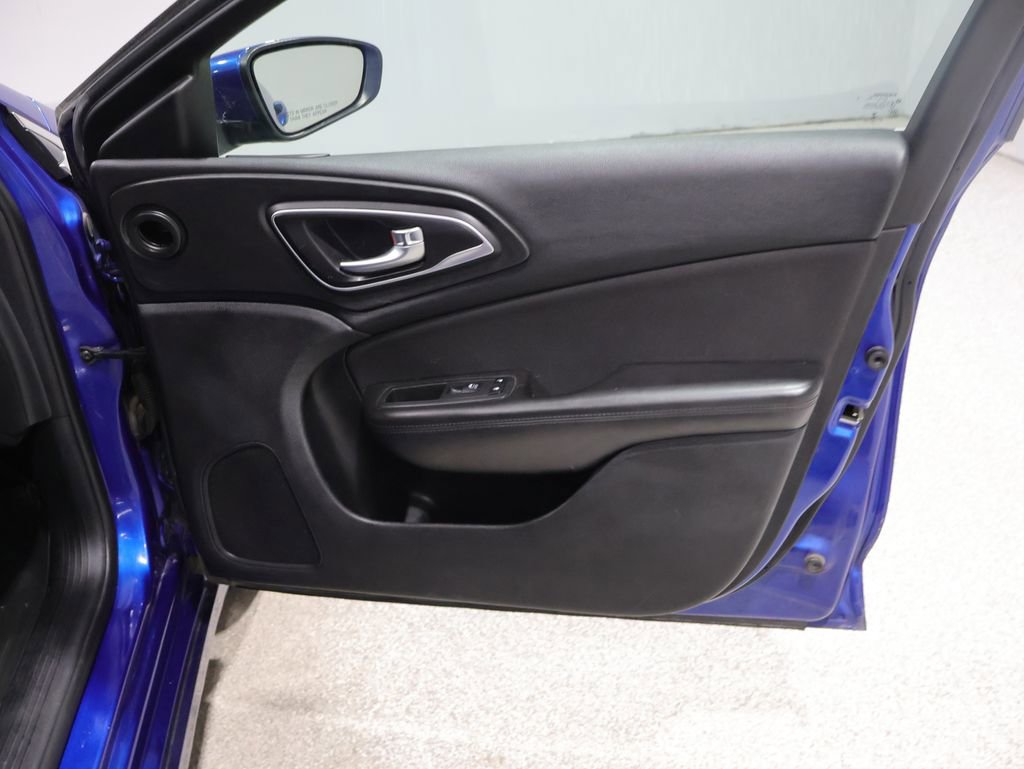Used 2015 Chrysler 200 Limited w/ Convenience Group image 27