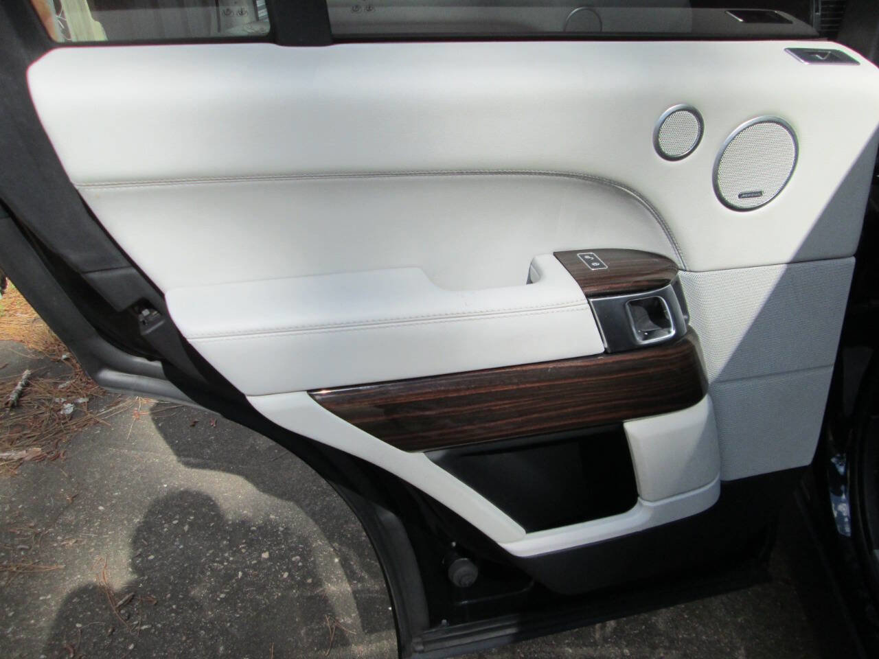 Used 2017 Land Rover Range Rover Supercharged image 15