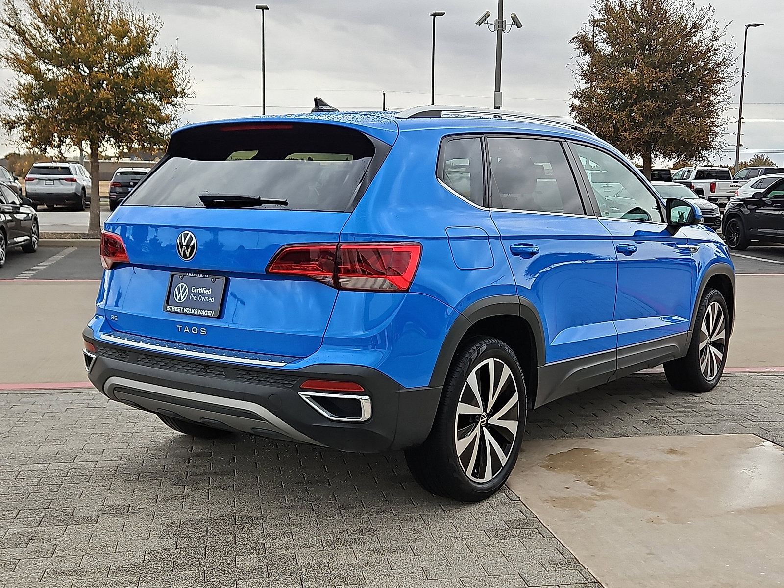Certified 2022 Volkswagen Taos SE image 3