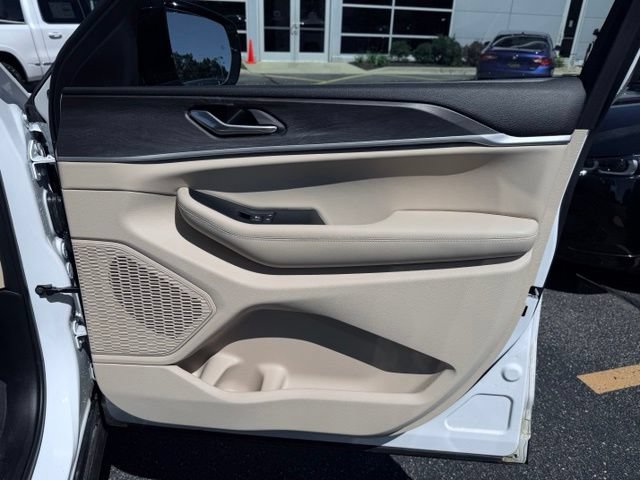 Used 2025 Jeep Grand Cherokee L Limited AWD/4WD image 17