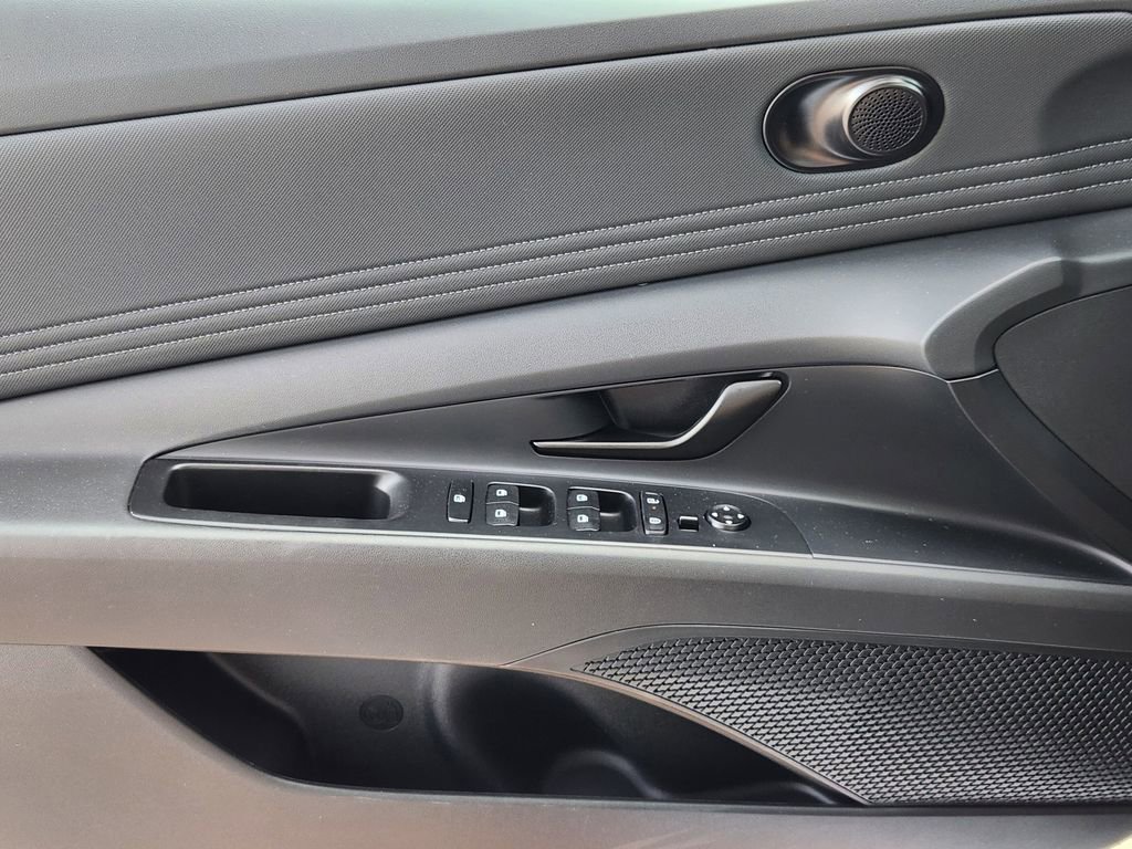 Used 2025 Hyundai Elantra Sport image 22
