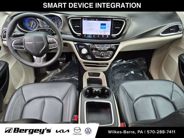 Used 2024 Chrysler Pacifica Touring-L FWD image 29