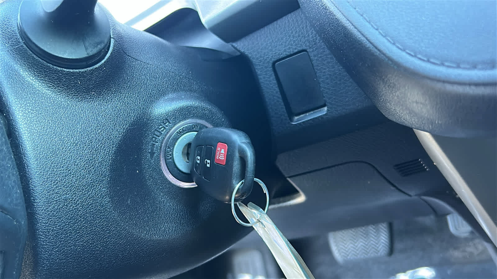 Used 2016 Toyota RAV4 LE AWD/4WD image 17