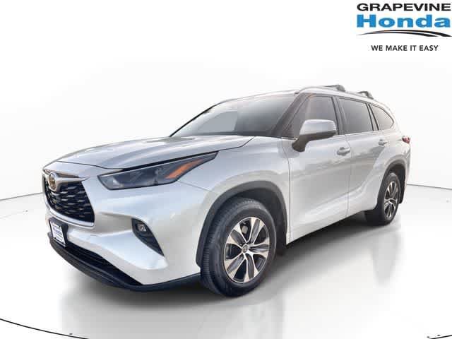 Used 2022 Toyota Highlander XLE