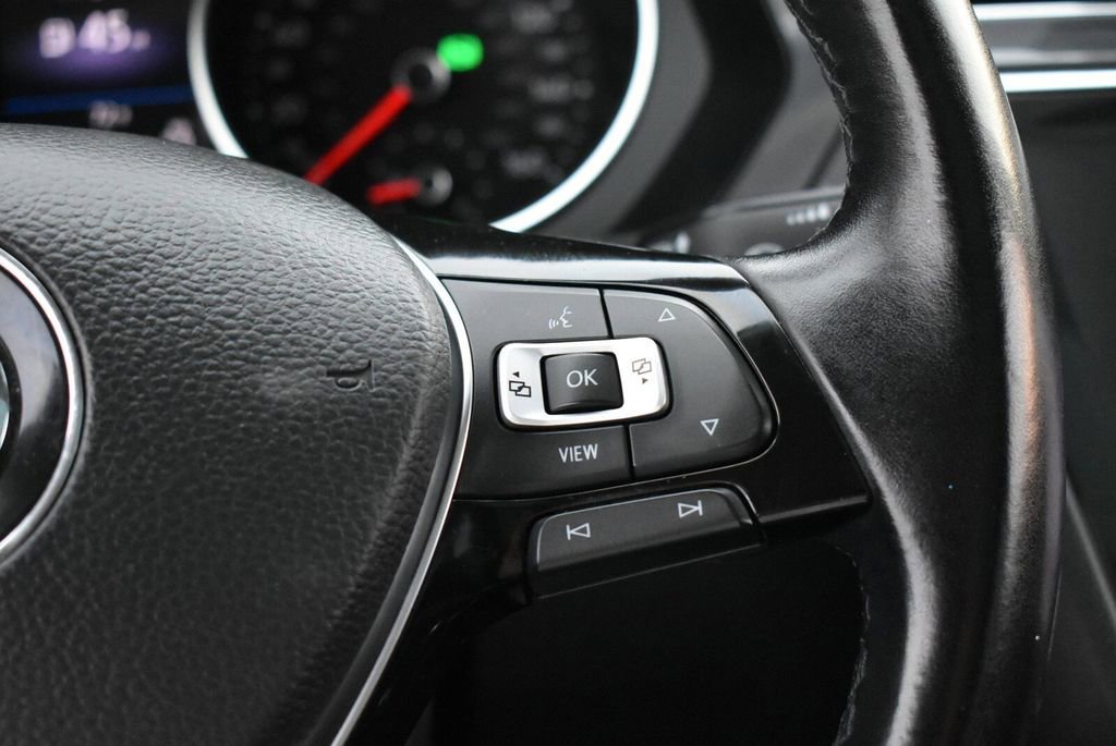 Used 2019 Volkswagen Tiguan SE AWD/4WD image 17
