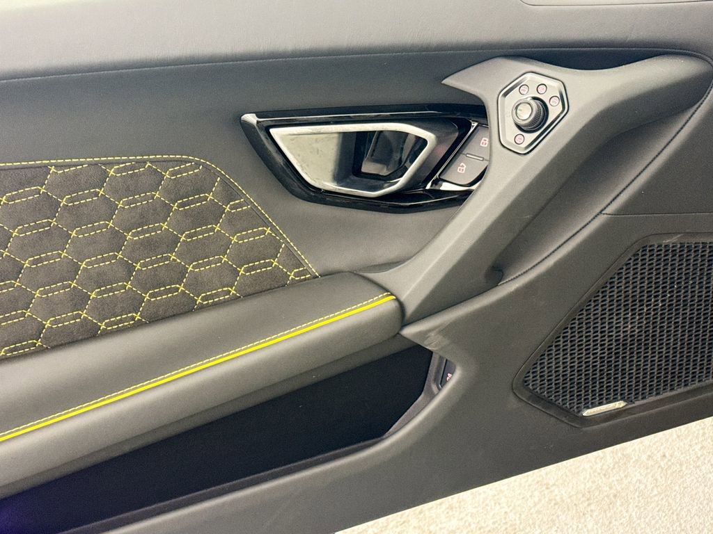Used 2024 Lamborghini Huracan EVO AWD/4WD image 18
