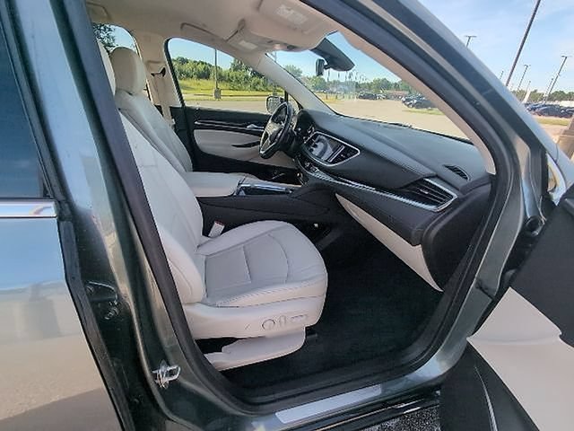Used 2025 Buick Enclave Preferred w/ Power Package FWD image 3