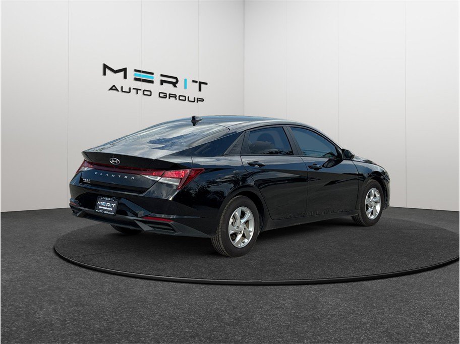 Used 2022 Hyundai Elantra SE FWD image 9