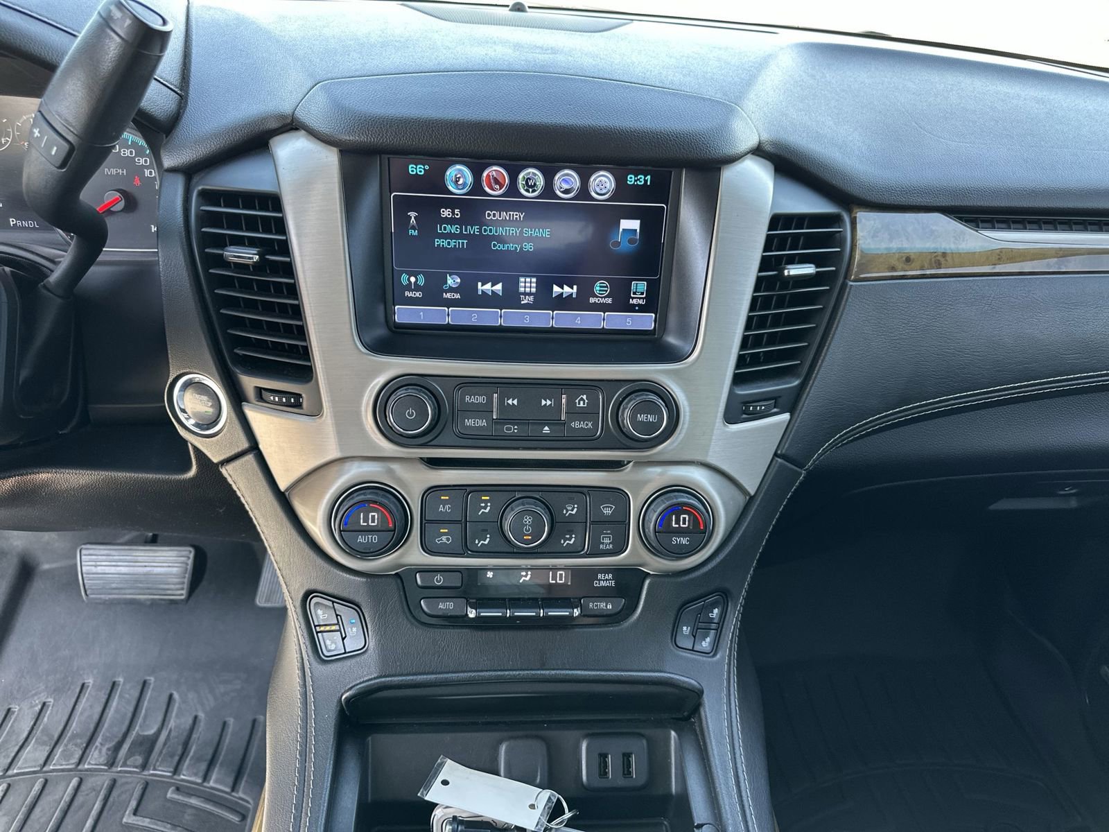 Used 2017 GMC Yukon XL Denali w/ Open Road Package AWD/4WD image 13
