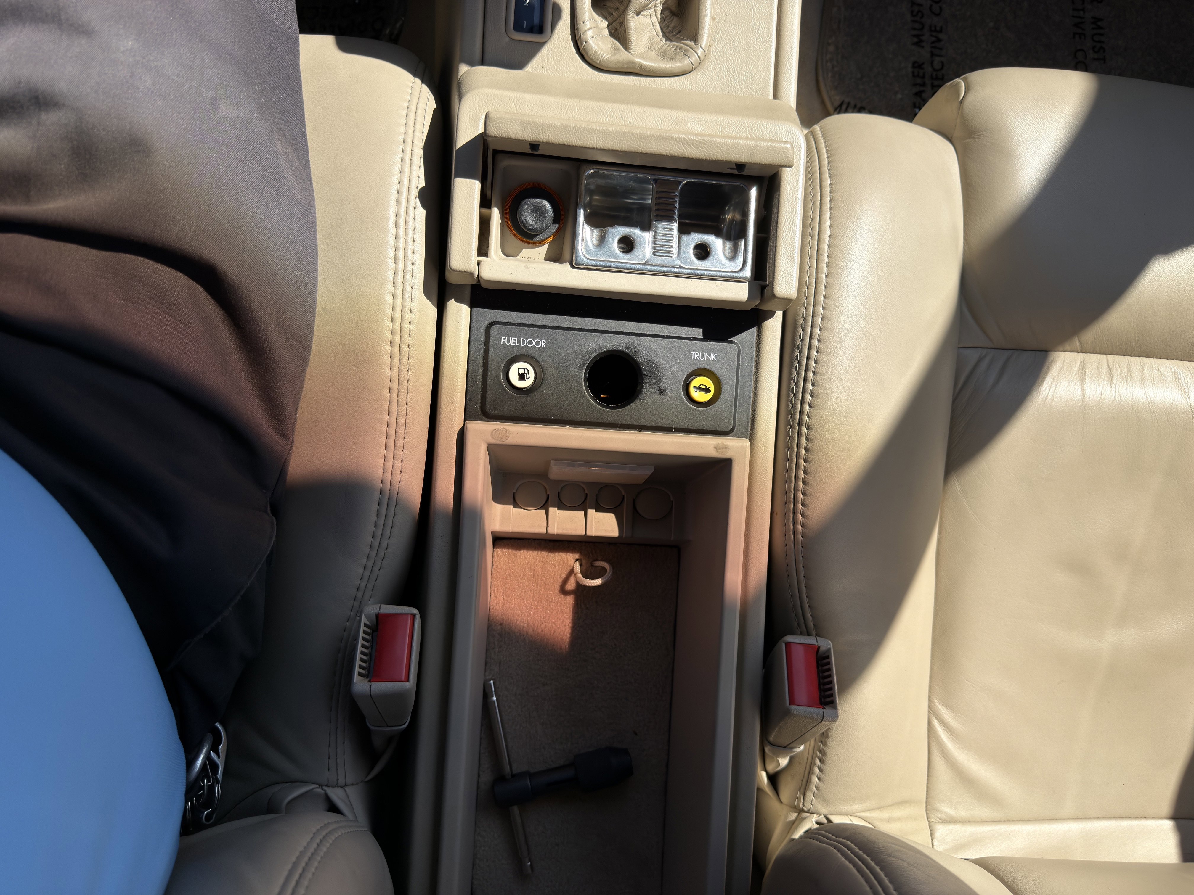 Used 1993 Cadillac Allante image 31