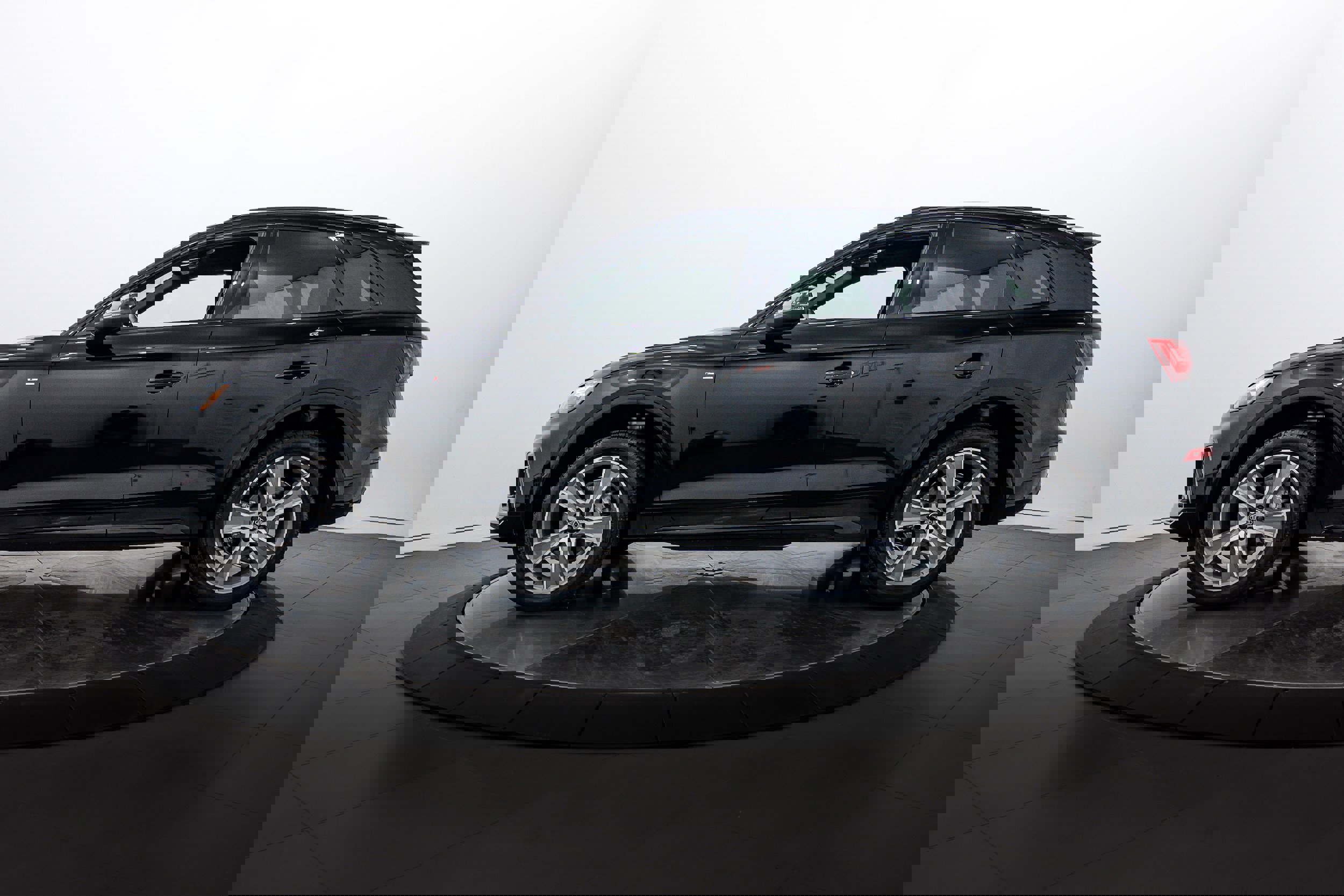 Certified 2025 Audi Q5 2.0T Premium w/ Convenience Plus Package image 6