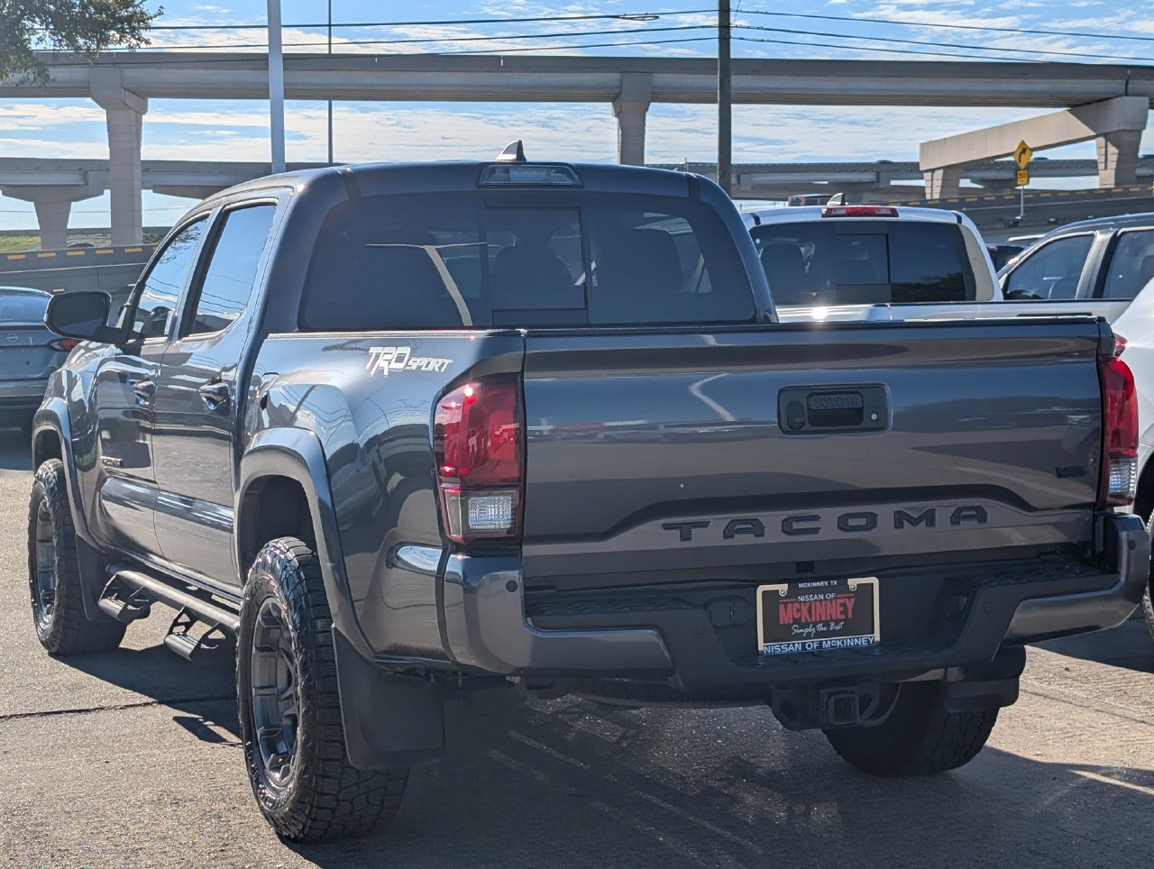 Used 2018 Toyota Tacoma TRD Sport w/ Technology Package RWD image 4