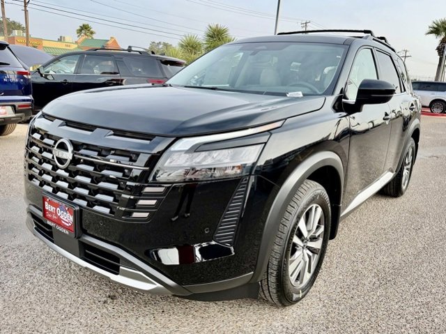 New 2026 Nissan Pathfinder SL image 3