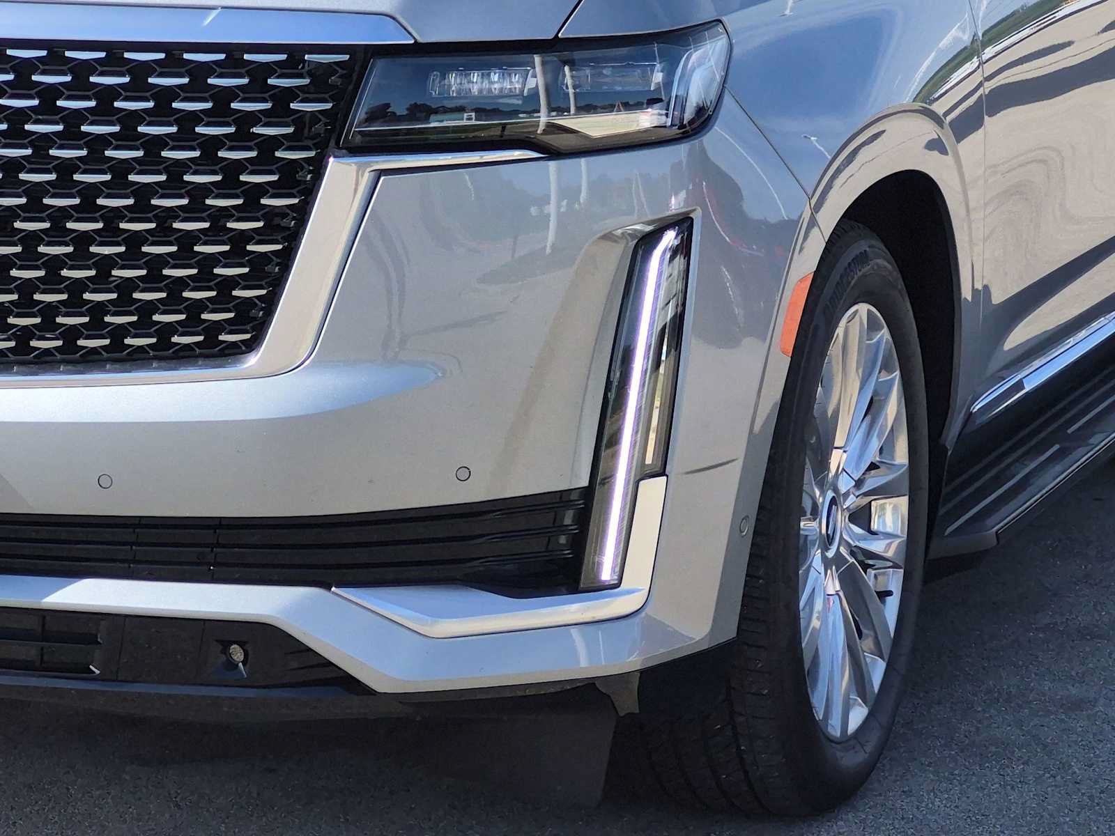 Used 2024 Cadillac Escalade Premium Luxury w/ Performance Package AWD/4WD image 11