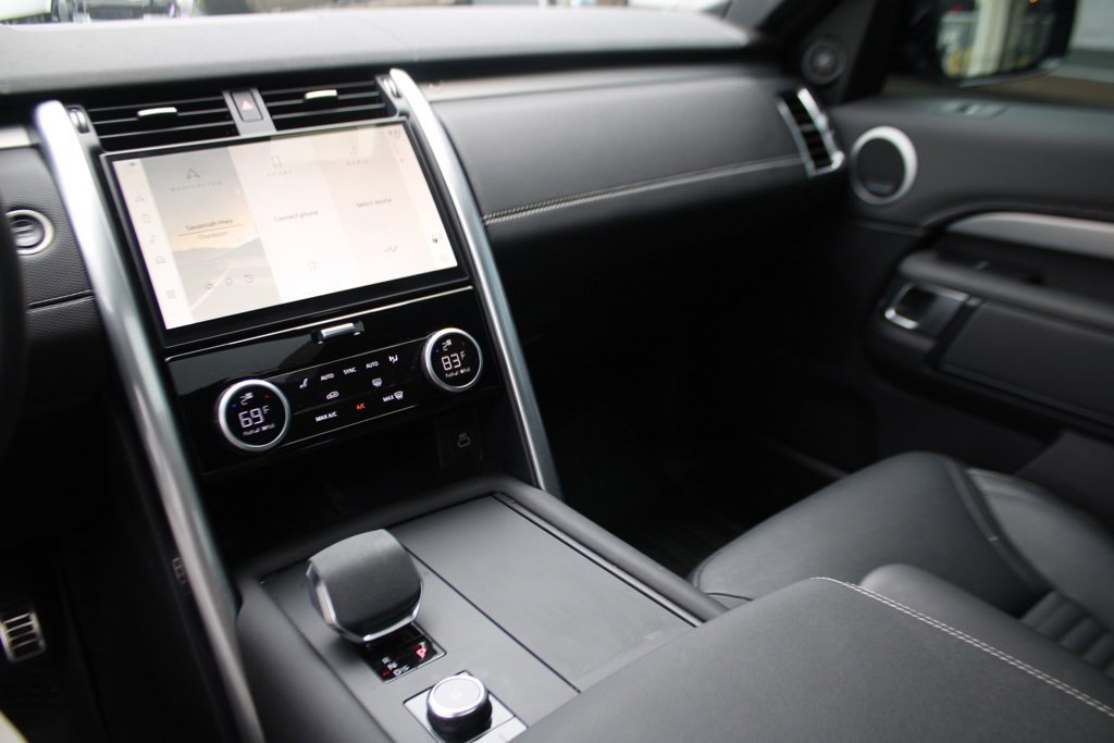 Certified 2024 Land Rover Discovery Dynamic SE image 14