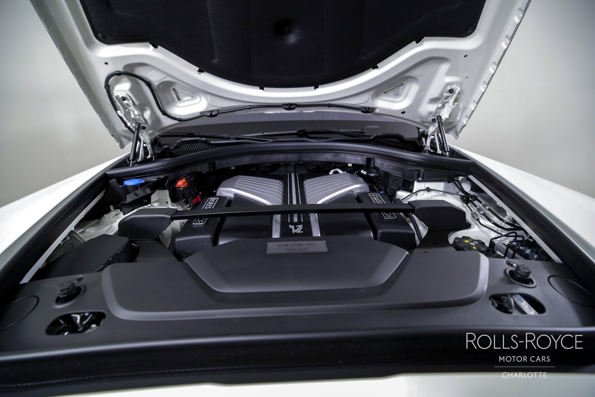 Certified 2025 Rolls-Royce Cullinan image 36