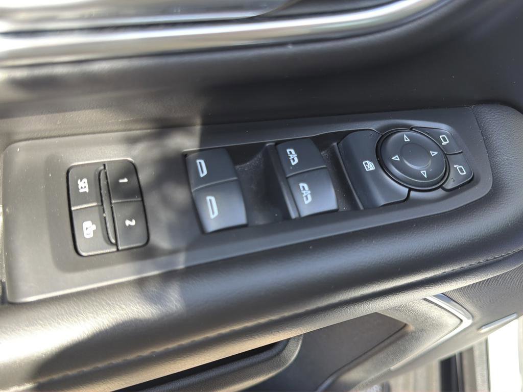 Used 2024 Chevrolet Suburban LT RWD image 21