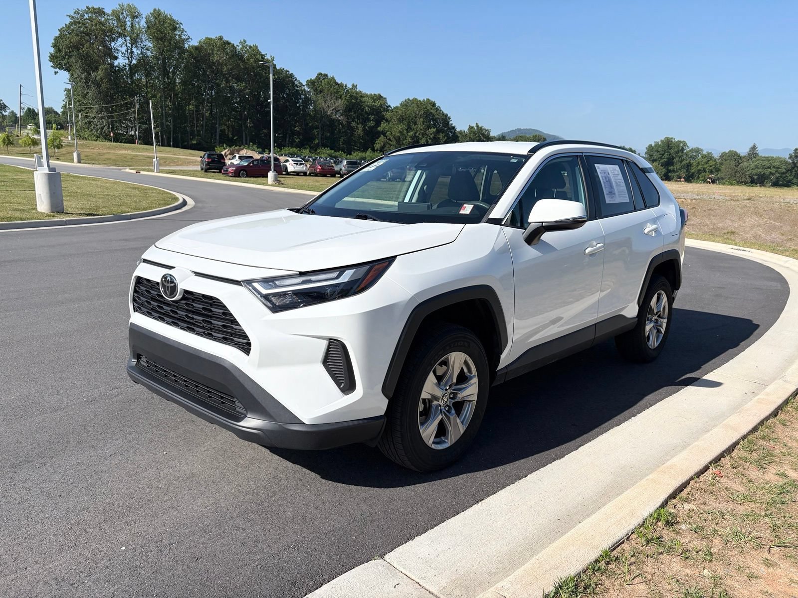 Used 2022 Toyota RAV4 XLE FWD image 3