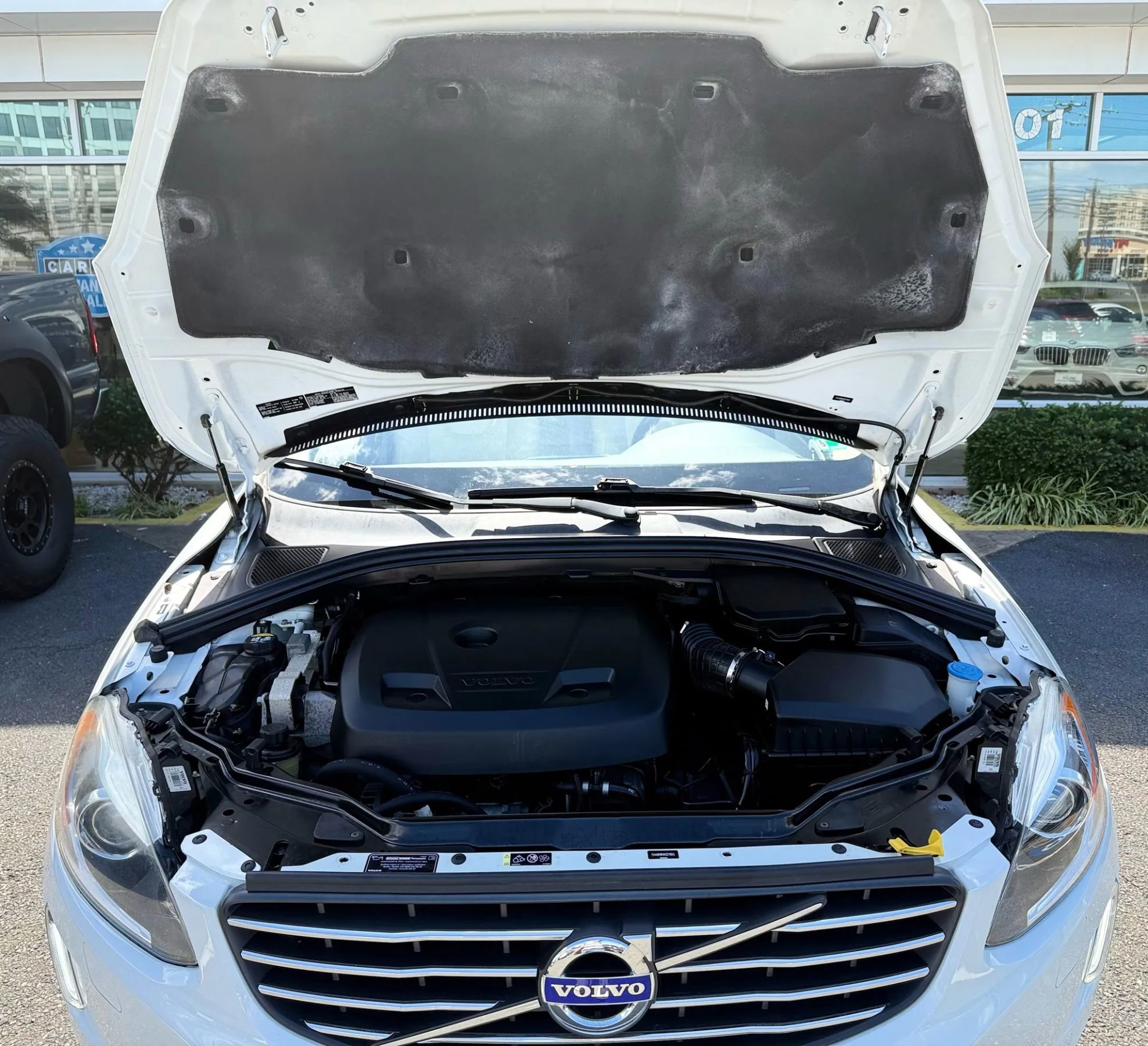 Used 2017 Volvo XC60 T6 Dynamic w/ Preferred Option Package image 43