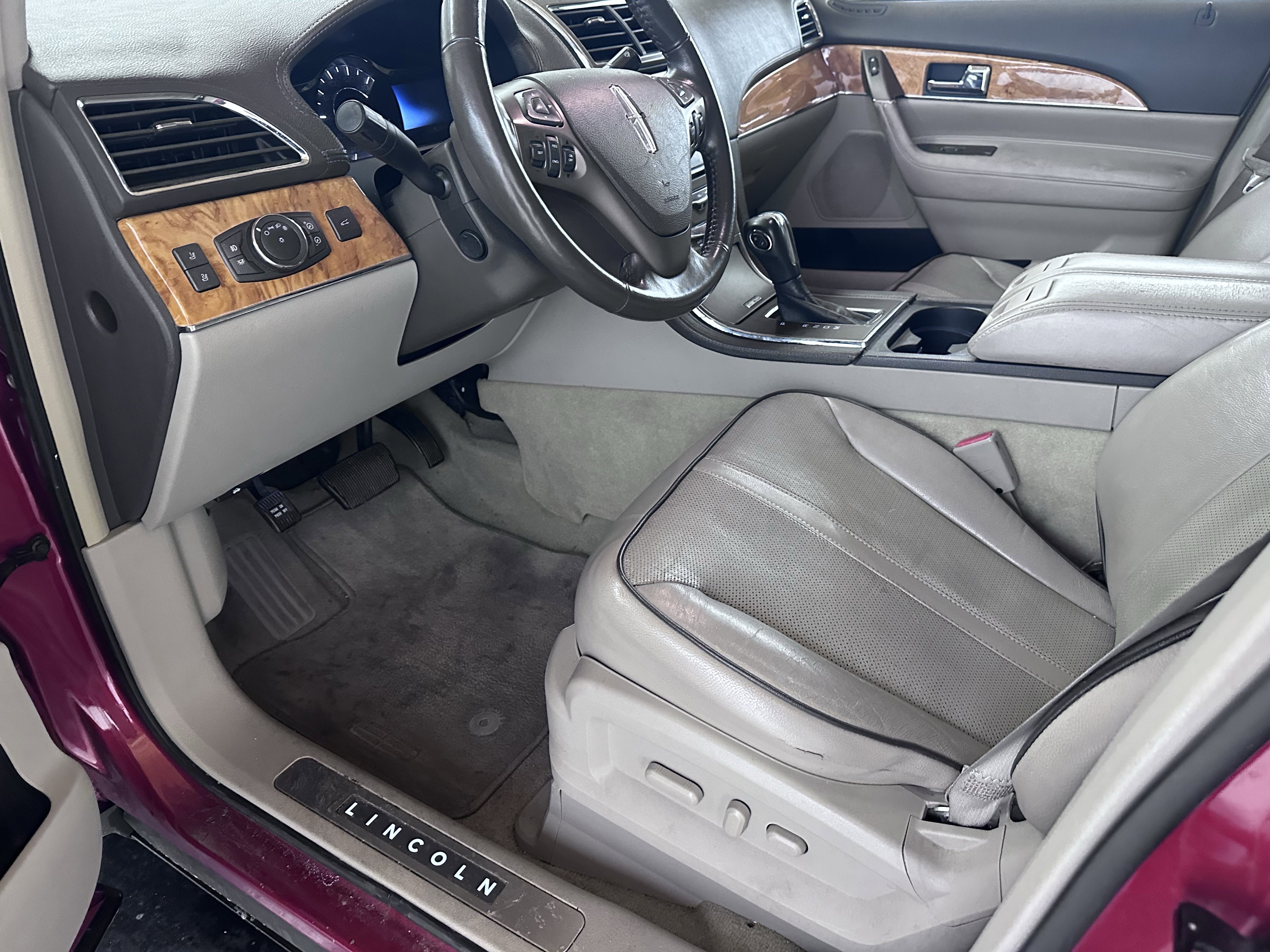 Used 2011 Lincoln MKX 2WD w/ 101A Rapid Spec Order Code image 45