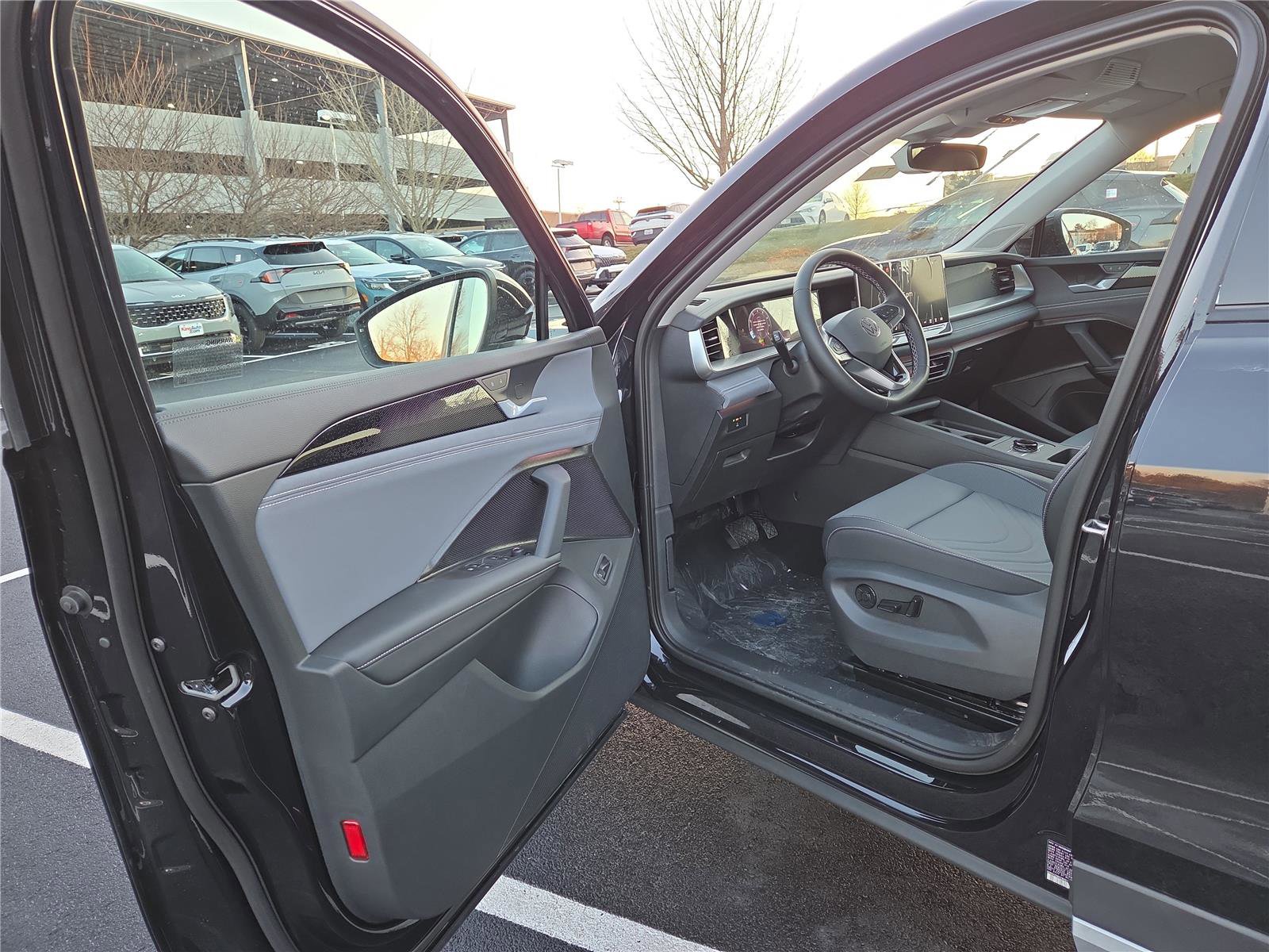 New 2026 Volkswagen Tiguan SE image 11