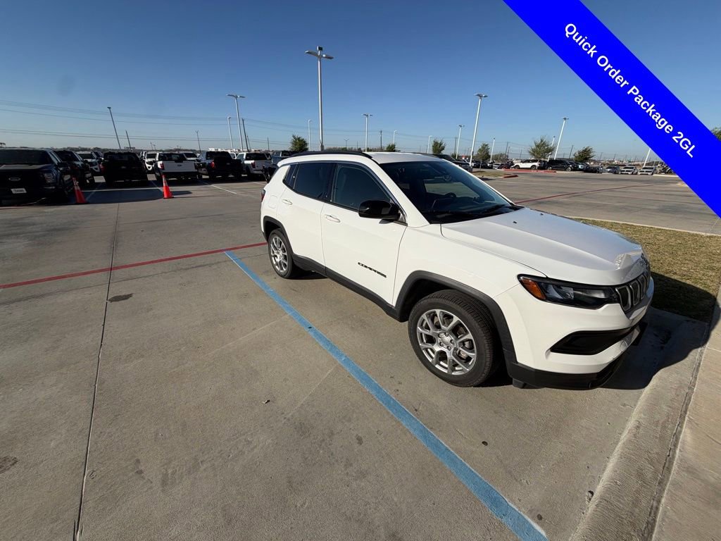 Used 2022 Jeep Compass Latitude image 8
