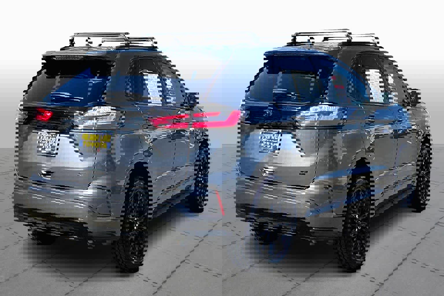 Used 2022 Ford Edge SE w/ Black Appearance Package image 12