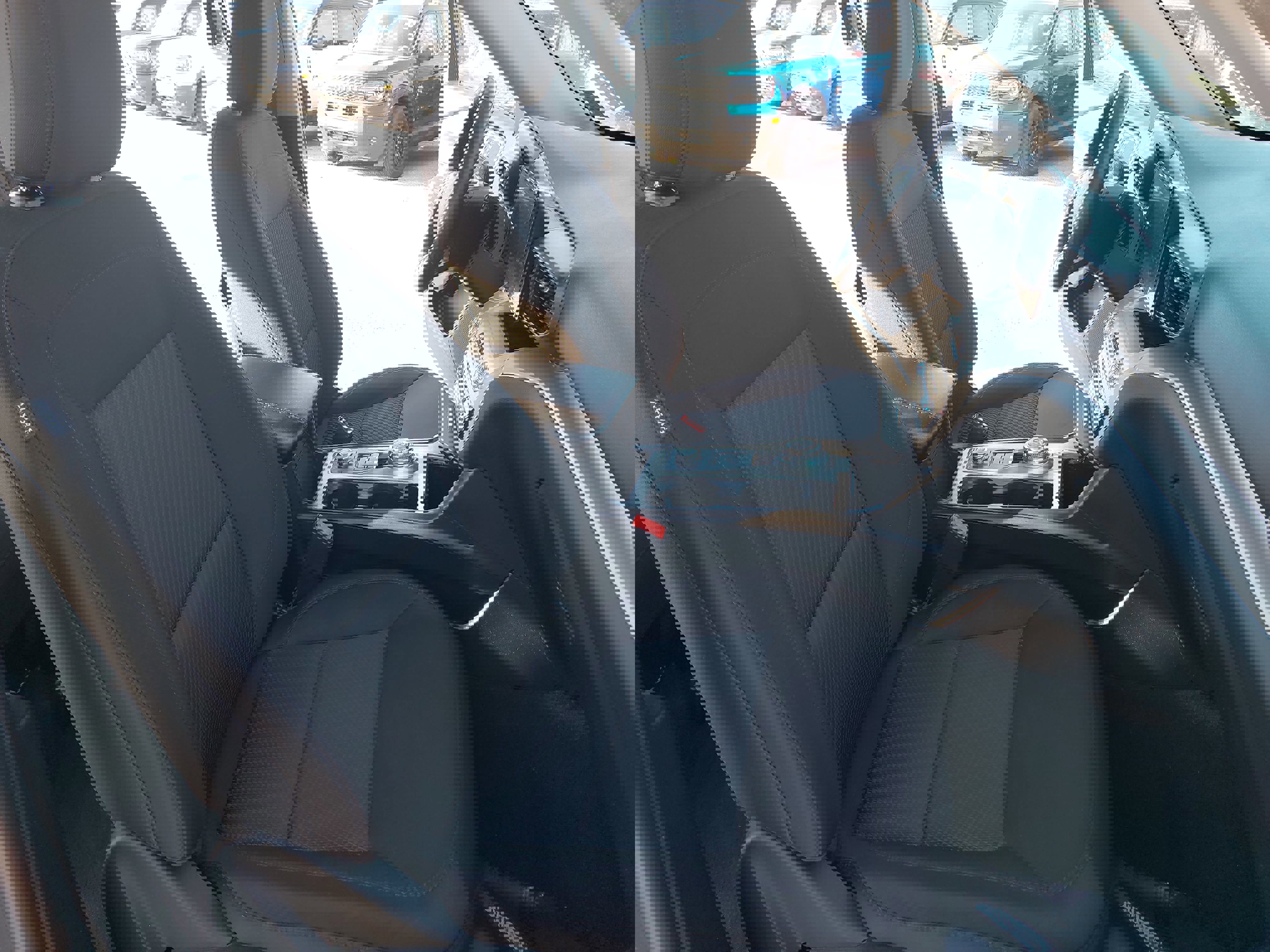 Used 2023 Ford Explorer XLT image 10