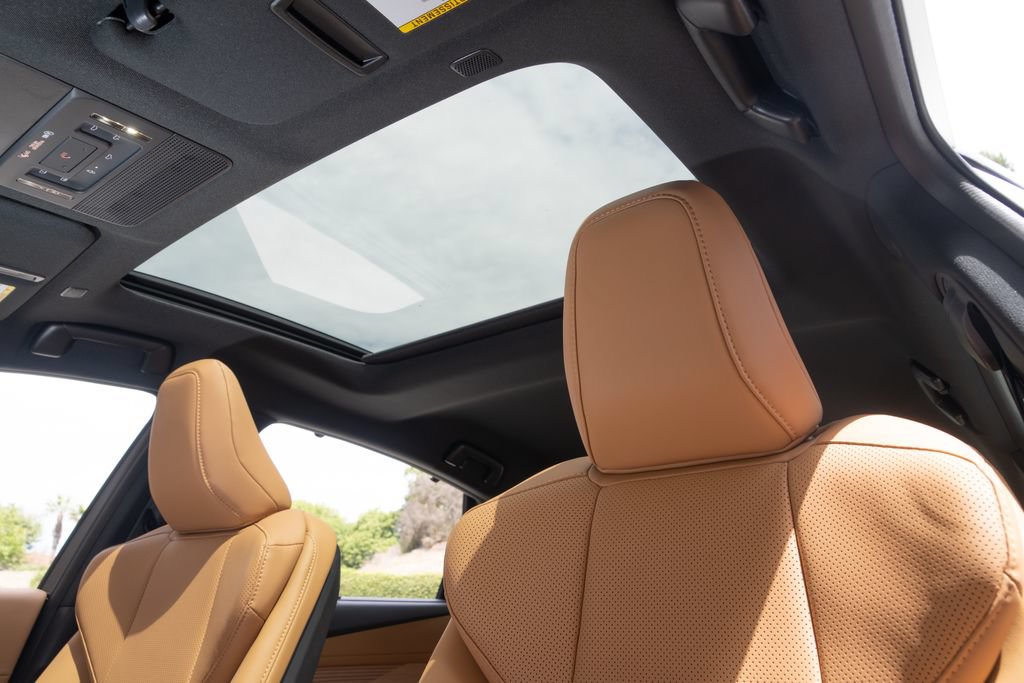 New 2026 Lexus ES 350e FWD image 18
