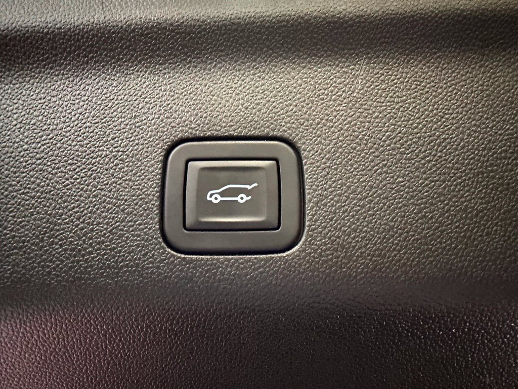 Used 2026 GMC Yukon XL Denali w/ Sun & Power Step Package AWD/4WD image 24