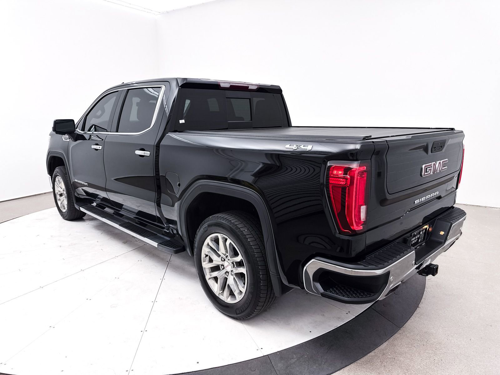 Used 2019 GMC Sierra 1500 SLT w/ SLT Premium Plus Package image 17