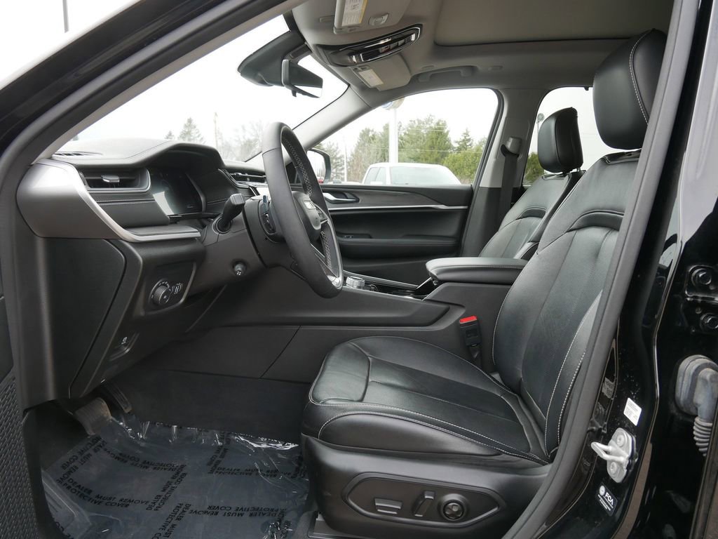 Used 2023 Jeep Grand Cherokee L Limited w/ Luxury Tech Group II image 8