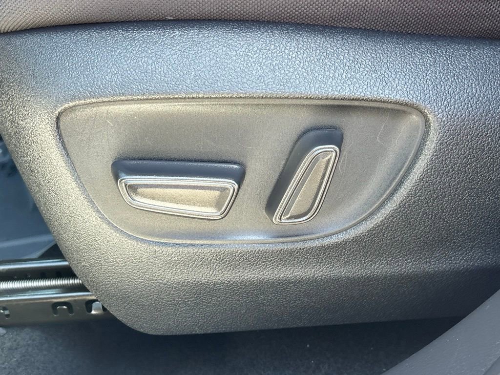 Used 2022 Toyota Highlander LE FWD image 12