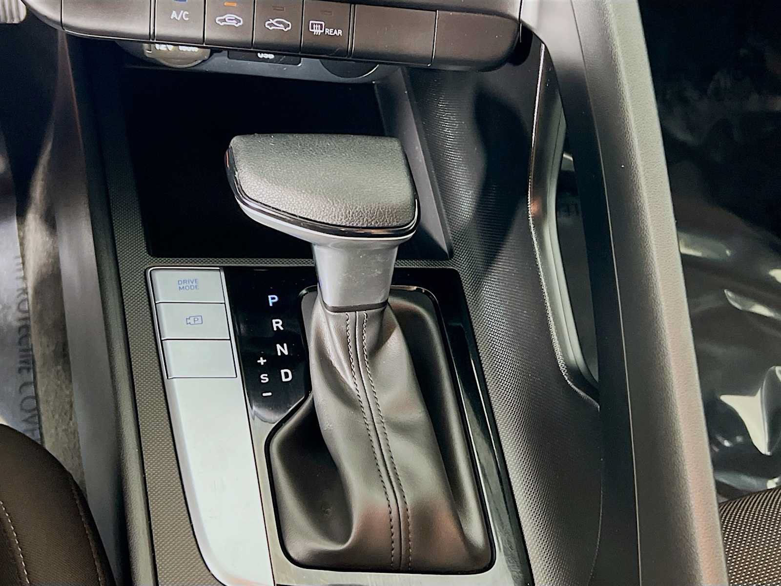 Certified 2025 Hyundai Elantra SE FWD image 16
