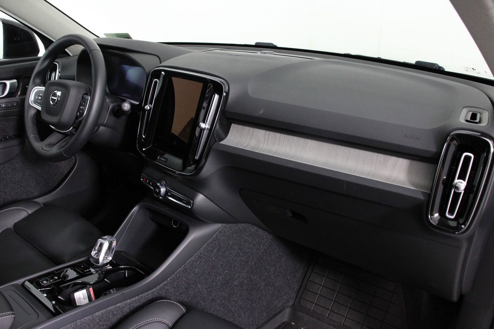 Used 2026 Volvo XC40 B5 Ultra w/ Climate Package AWD/4WD image 22