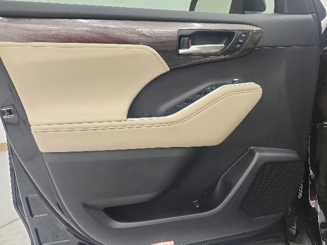 Certified 2025 Toyota Highlander Limited AWD/4WD image 47