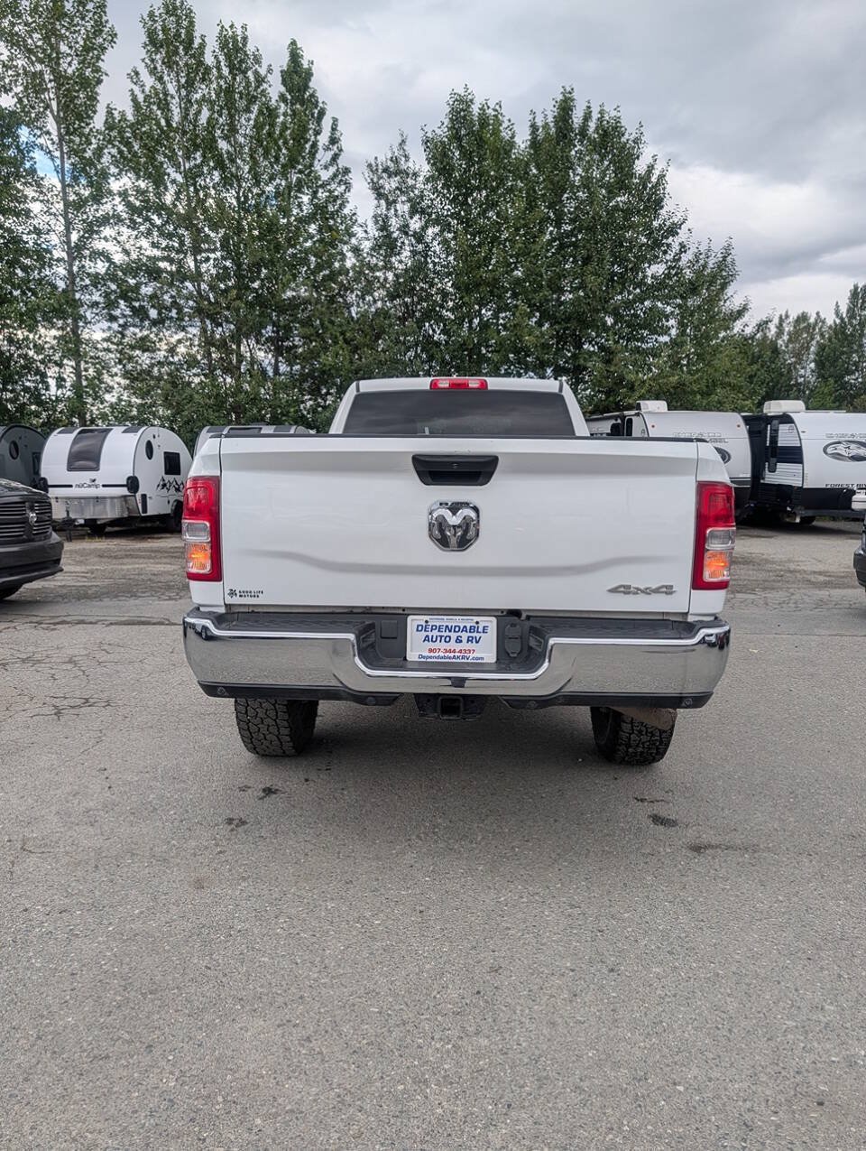Used 2022 RAM 2500 Tradesman w/ Chrome Appearance Group AWD/4WD image 5