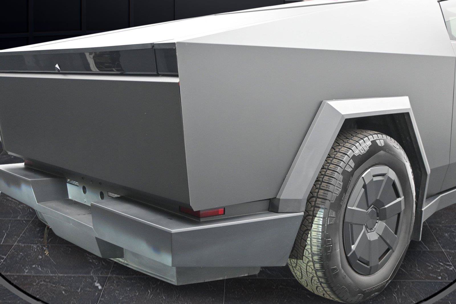 Used 2024 Tesla Cybertruck Cyberbeast AWD/4WD image 18